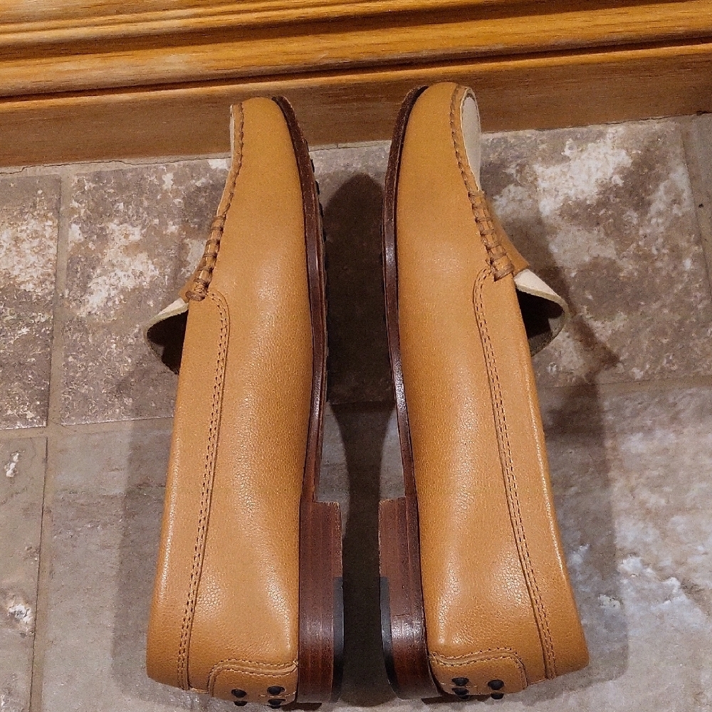 Tod's Tan and Cream Leather Loafers - Picture 8 of 10
